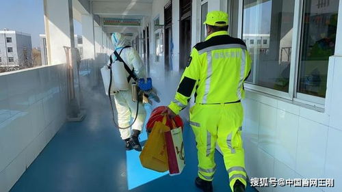 邳州公益順風車救援隊走進華山路小學開展義務消殺服務